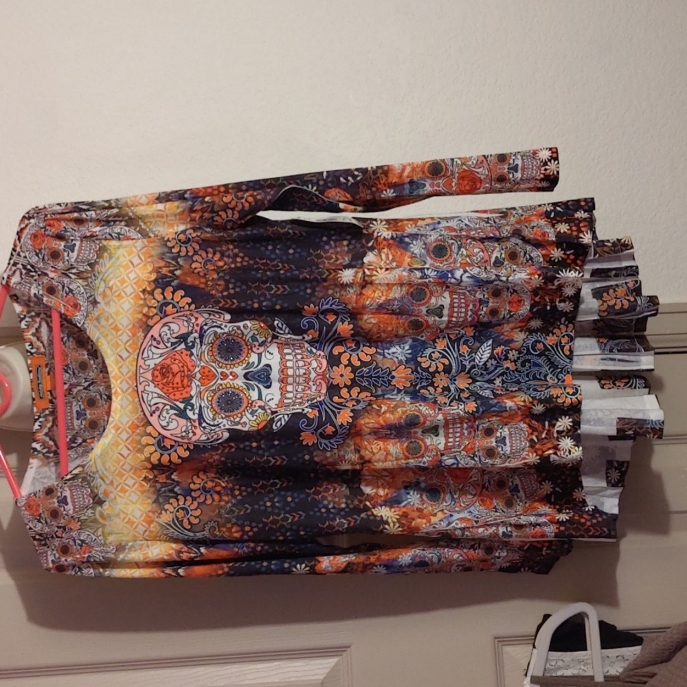 Long sleeve skull shirt size L
